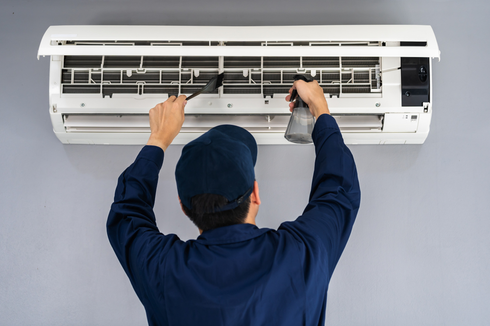 Aircon guys doing Aircon Servicing at Mornington Peninsula home